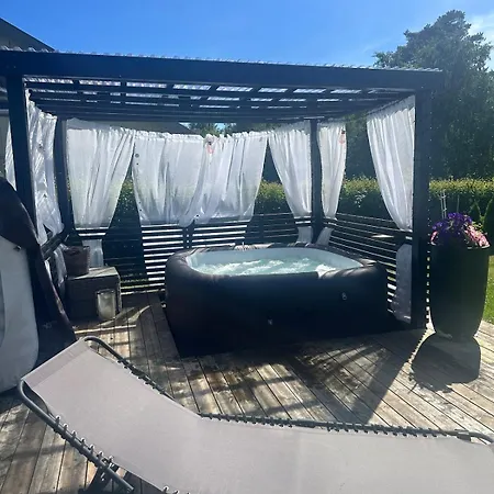 Enebolig I Larkollen